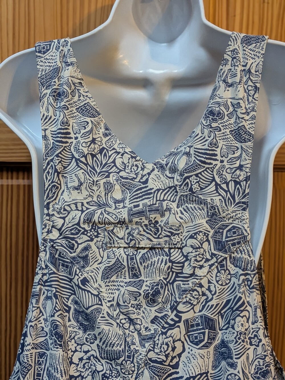 Duluth Trading Co Women's XL Heirloom Gardening Bib Overalls Blue/White Farm - Picture 15 of 16